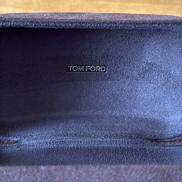 TOM FORD eyeglass case & cleaning cloth - Picture 6 of 6